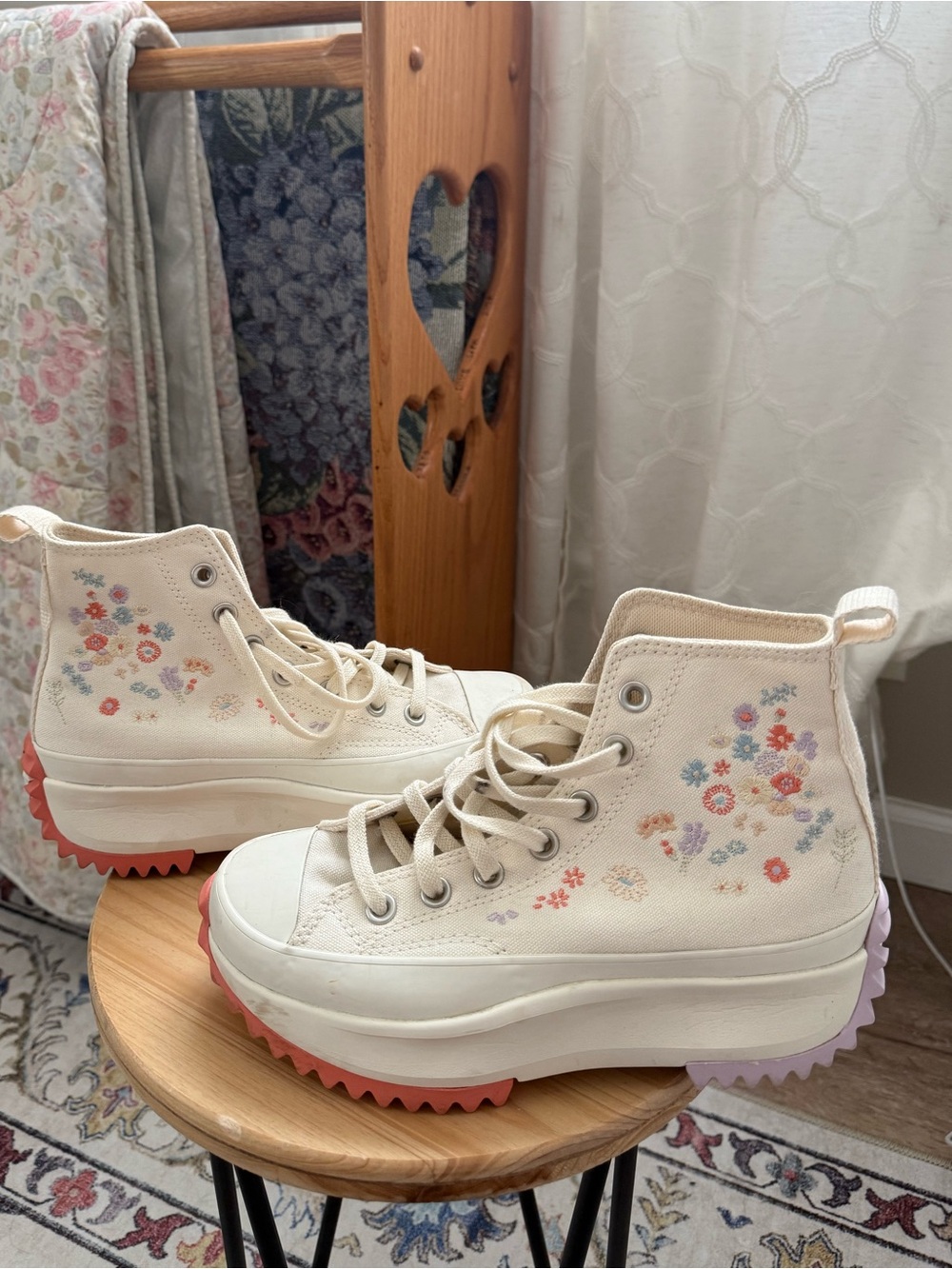 Converse Platform High-Top  Sneakers with Floral Print - Cream